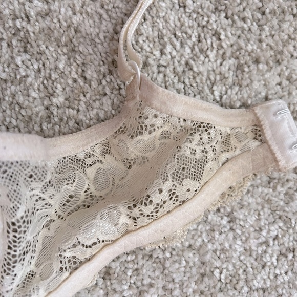 Victoria Secret White Lace Push Up Bra - Picture 7 of 10